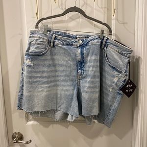 Ava and Viv Plus Size Distressed Light Wash Shorts High Rise New With Tags